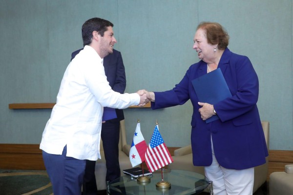 El pasado 25 de noviembre, el ministro Alfaro Boyd se reunió con la embajadora de Estados Unidos en Panamá, Mari Carmen Aponte.