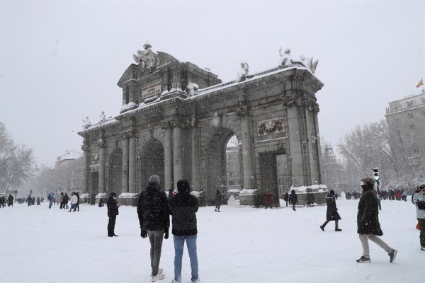 La gran nevada del centro de España colapsa Madrid