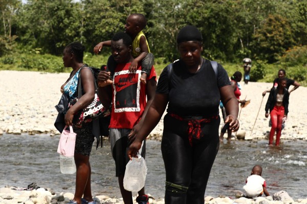 Migrantes persiguen sus sueños en medio de la mortífera pandemia de la covid-19