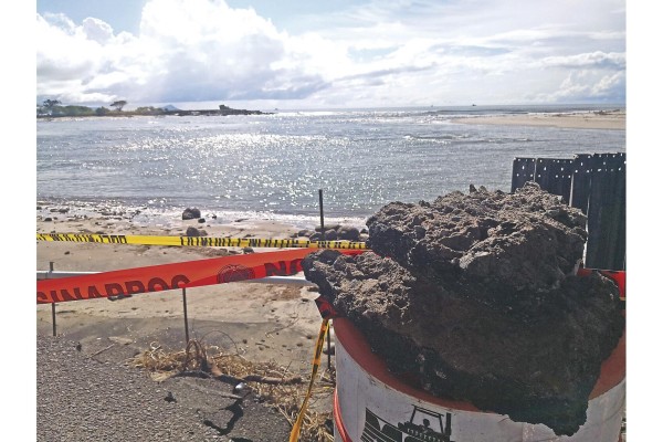 Fuertes oleajes destrozaron un paño de la carretera que conduce a Punta Chame.