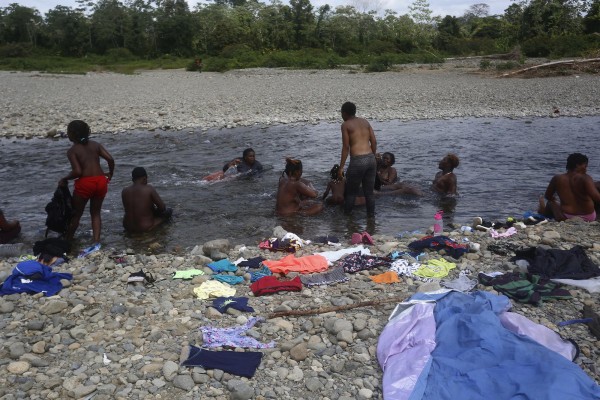 Migrantes persiguen sus sueños en medio de la mortífera pandemia de la covid-19