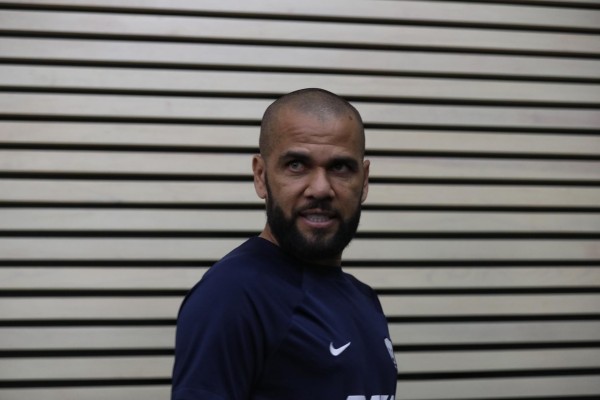 El defensa brasileño Dani Alves
