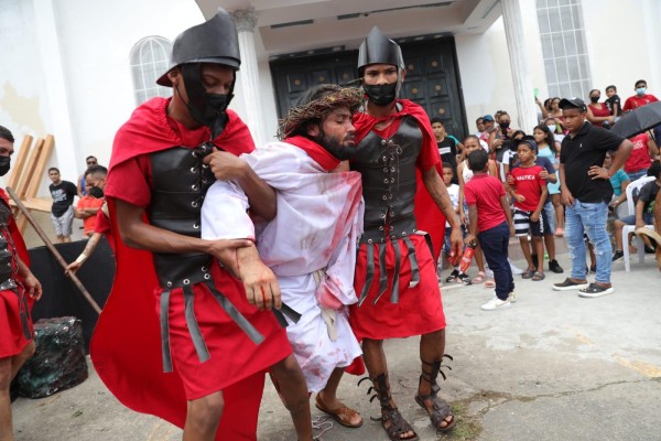 Jóvenes de Panamá Viejo recrean la Pasión de Cristo