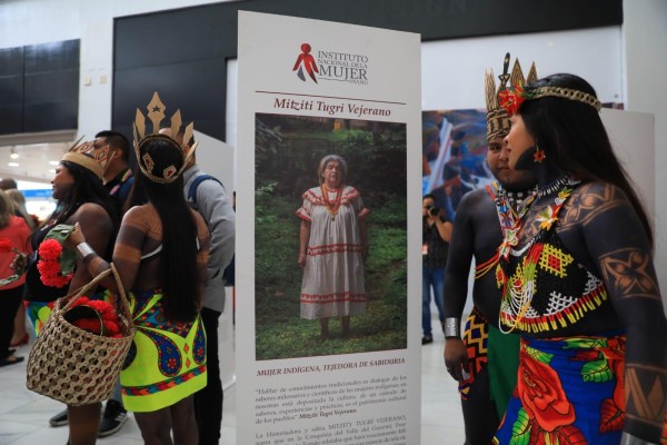 Mujeres indígenas exponen en el Museo Itinerante de la Nahua