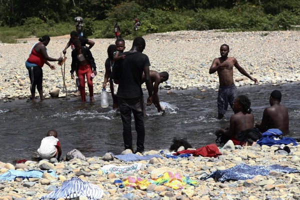 Migrantes persiguen sus sueños en medio de la mortífera pandemia de la covid-19