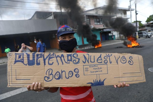 Panameños salen a las calles exigiendo al Gobierno bonos y bolsas de comida