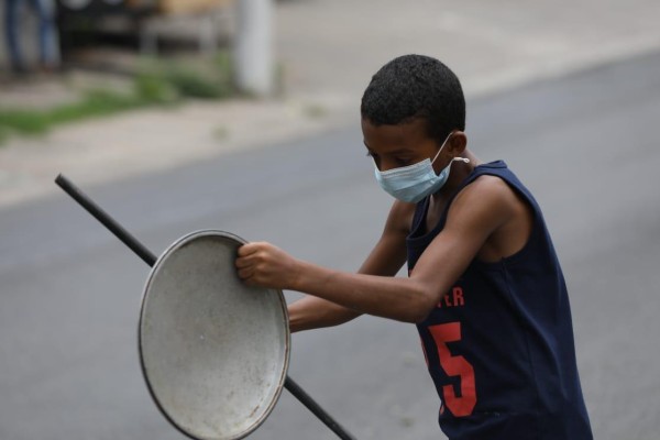 Panameños salen a las calles exigiendo al Gobierno bonos y bolsas de comida
