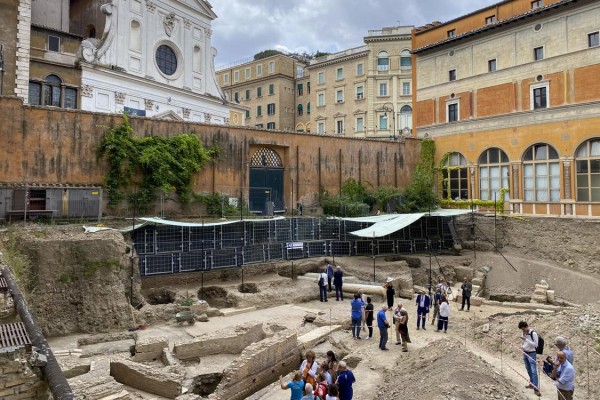 La superintendencia cultural de Roma presenta el descubrimiento del Teatro de Nerón, este miércoles, en Roma, Italia.