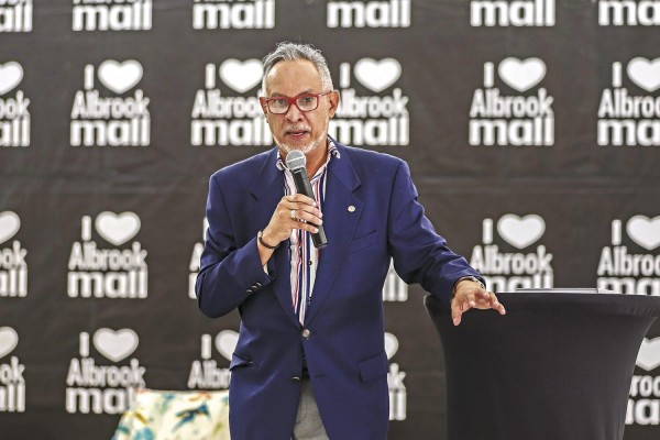 Orlando Acosta durante la presentación del libro.