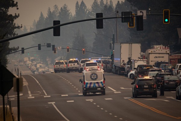 El incendio Caldor en California se acerca al lugar turístico lago Tahoe