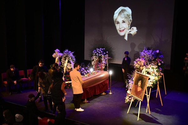 Fotografía de archivo, tomada el pasado 7 de agosto, en la que se registró a familiares y amigos de la expatinadora colombiana Luz Mery Tristán.