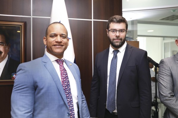 Daniel Medina y Constantine Smirnoff