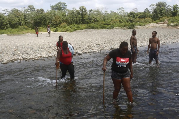 Migrantes persiguen sus sueños en medio de la mortífera pandemia de la covid-19