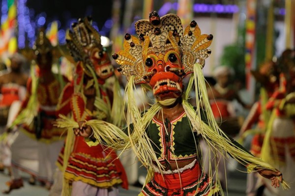 Sri Lanka celebra su fiesta religiosa