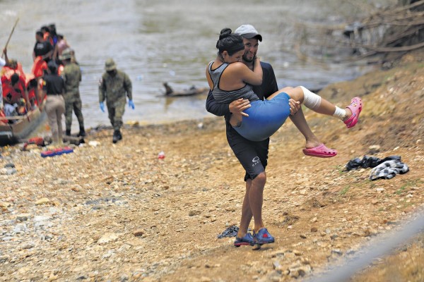El apoyo solidario entre migrantes ha salvado la vida de muchos.