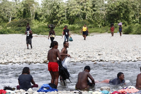 Migrantes persiguen sus sueños en medio de la mortífera pandemia de la covid-19