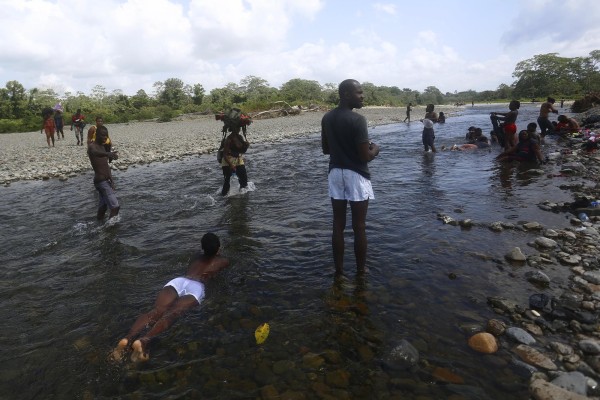 Migrantes persiguen sus sueños en medio de la mortífera pandemia de la covid-19