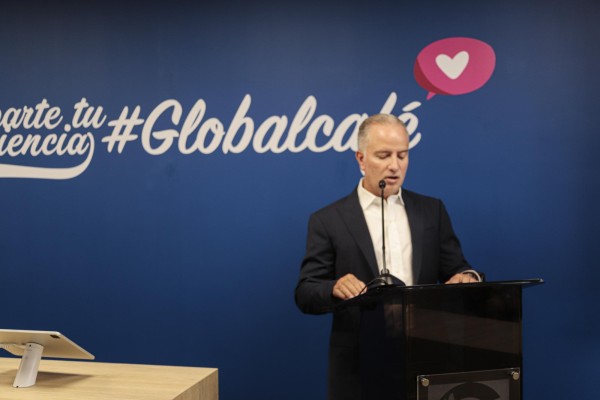 Jorge E. Vallarino, Gerente General de Global Bank.