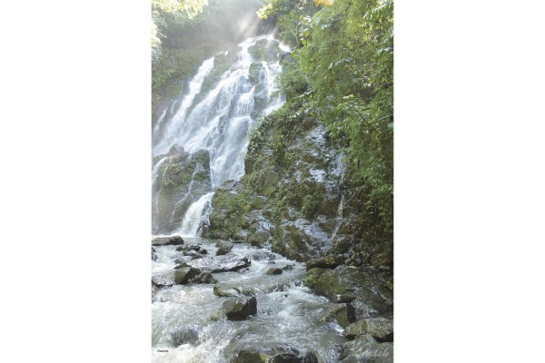 El emblemático Chorro del Macho, engala la zona turística.