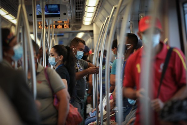 Pasajeros del Metro de Panamá deberán usar pantallas faciales y mascarillas a partir del próximo 17 de mayo.