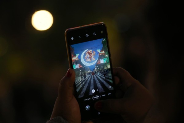 Ciudad de México ilumina el Zócalo por los 500 años de resistencia indígena
