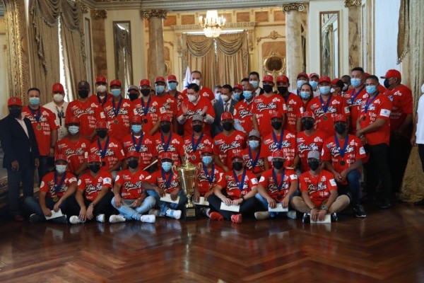 La novena de Coclé se coronó campeón de la temporada 2021 del Campeonato Nacional Juvenil de Béisbol.