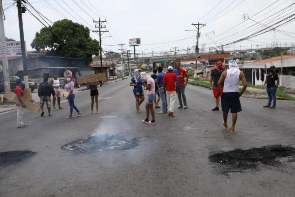 Panameños salen a las calles exigiendo al Gobierno bonos y bolsas de comida