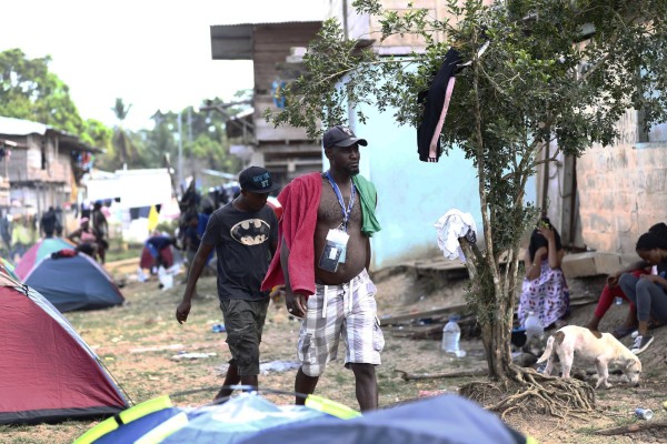 Migrantes persiguen sus sueños en medio de la mortífera pandemia de la covid-19
