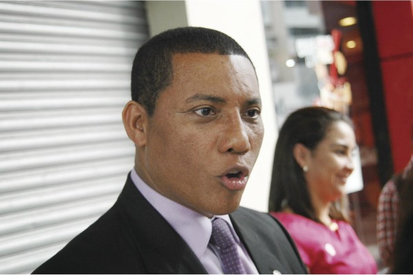 Víctor Orobio Abogado Tiene una maestría en Derecho Penal. Es miembro activo del Colegio Nacional de Abogados y de la Asociación Panameña de Ejecutivos de Empresas (Apede)