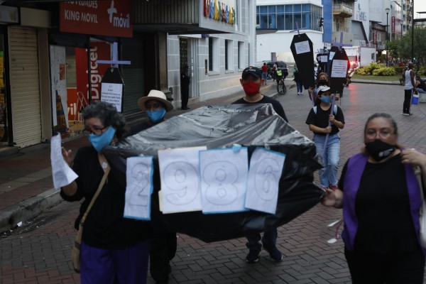 Con la Marcha de la Muerte, feministas protestan contra la violencia hacia la mujer