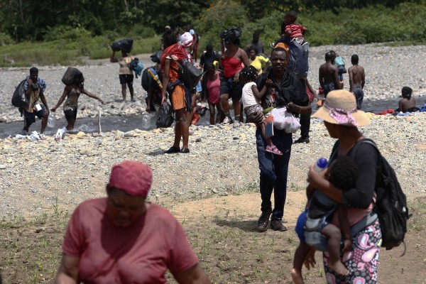 Migrantes persiguen sus sueños en medio de la mortífera pandemia de la covid-19
