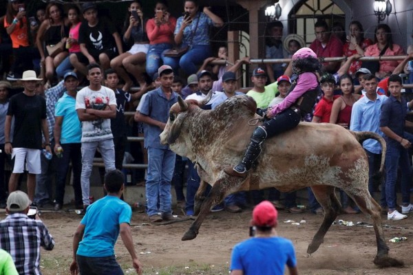 Efusiva celebraci&oacute;n folcl&oacute;rica en Guarar&eacute;
