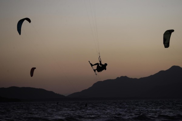 El kitesurf entra en la escena del deporte panameño y busca ganar adeptos