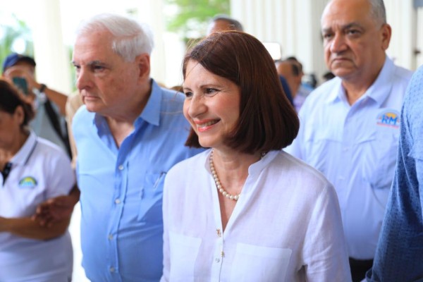 Ricardo Martinelli y Marta Linares de Martinelli formaban la nómina de los partidos Realizando Metas y Alianza.