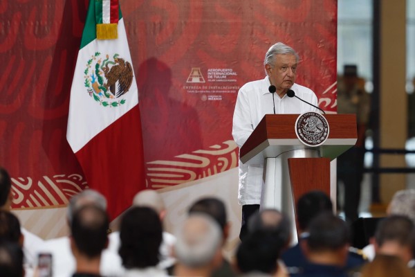 El presidente de México, Andrés Manuel López Obrador, participa durante la inauguración del aeropuerto internacional de Tulum ‘Felipe Carrillo Puerto’, este viernes el en municipio de Tulum en Quintana Roo (México).
