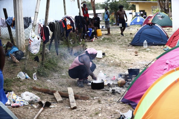 Migrantes persiguen sus sueños en medio de la mortífera pandemia de la covid-19