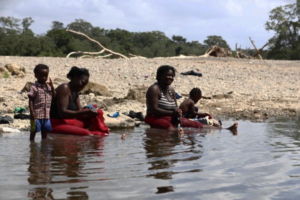 Migrantes persiguen sus sueños en medio de la mortífera pandemia de la covid-19