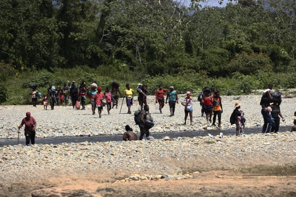 Migrantes persiguen sus sueños en medio de la mortífera pandemia de la covid-19