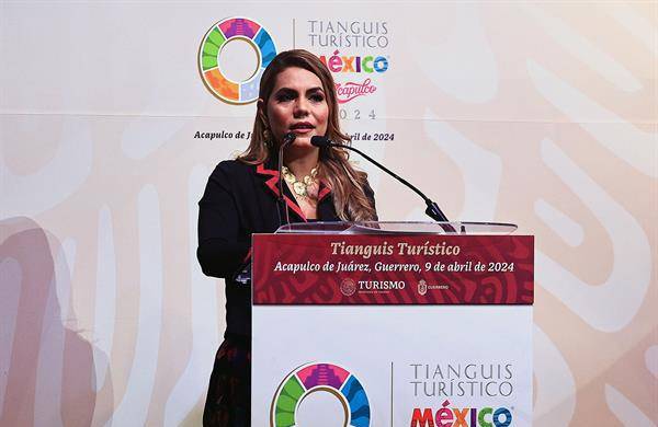 La gobernadora del estado de Guerrero, Evelyn Salgado, habla durante la inauguración del Tianguis Turístico 2024, este martes en Acapulco (México).