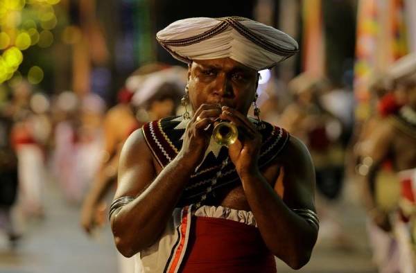 Sri Lanka celebra su fiesta religiosa