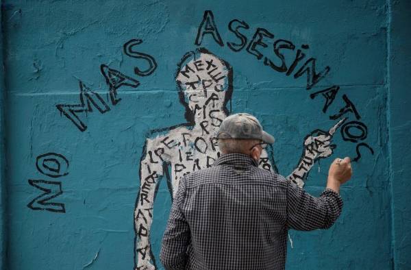 Pintan mural en México pidiendo justicia por los seis periodistas asesinados
