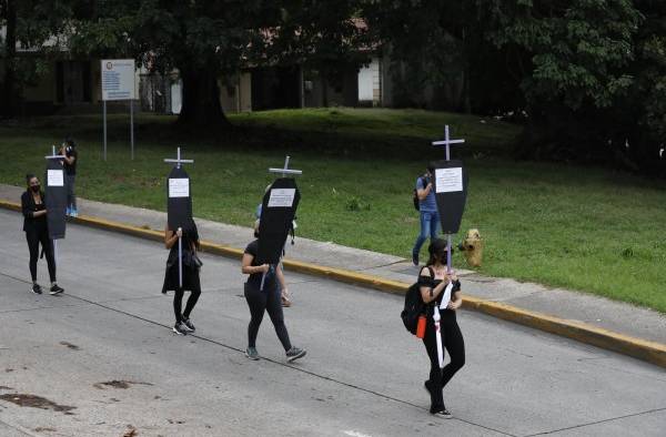 Con la Marcha de la Muerte, feministas protestan contra la violencia hacia la mujer