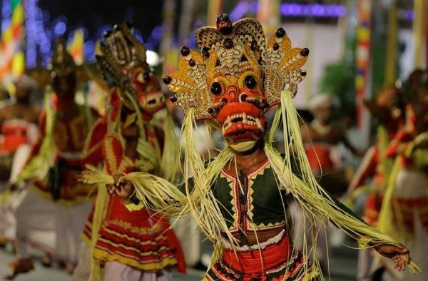 Sri Lanka celebra su fiesta religiosa