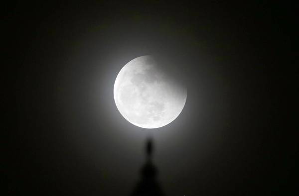 La luna vuelve a eclipsarse y el fenómeno no se repetirá en tres años