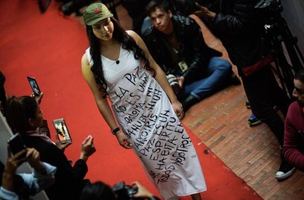 Exmiembros de las FARC presentan su primera colecci&oacute;n de moda