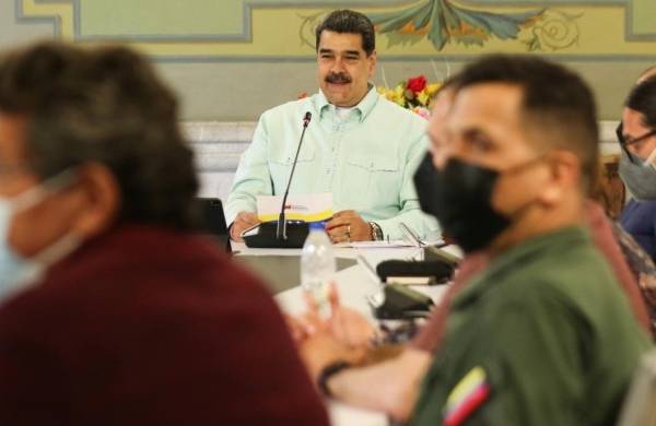 El presidente de Venezuela Nicolás Maduro en una reunión con miembros de su gabinete.