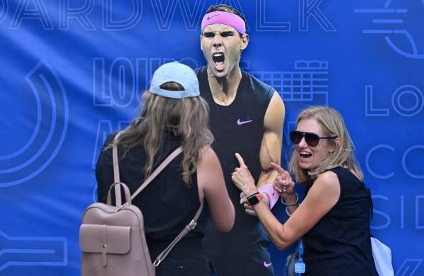 Tennis fans pose with a cutout of Rafael Nadal during the US Open tennis tournament in New York on August 30, 2023. (Photo by Ed JONES / AFP)
