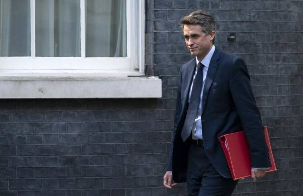 Gavin Williamson llega a una reunión en el número 10 de Downing Street en mayo de 2020.