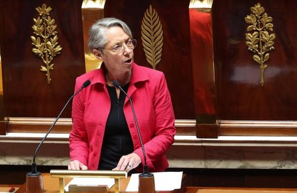 La primera ministra francesa, Elisabeth Borne, durante el debate de la moción de censura de este lunes en la Asamblea francesa.