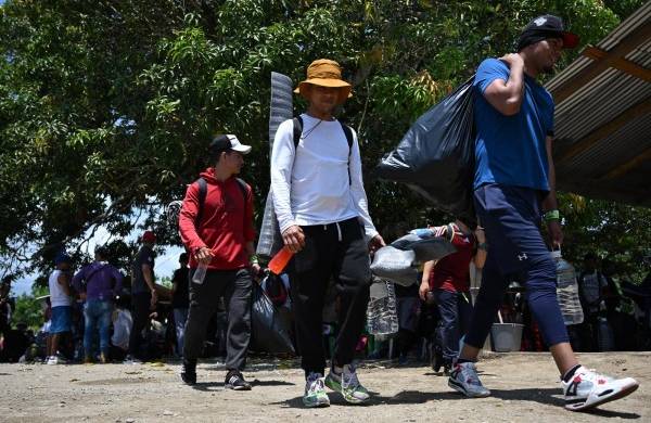 Unos 2,500 caminantes sin visa para entrar a EE.UU. pasan diariamente por Acandí.
